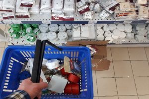 покупка материала электриком